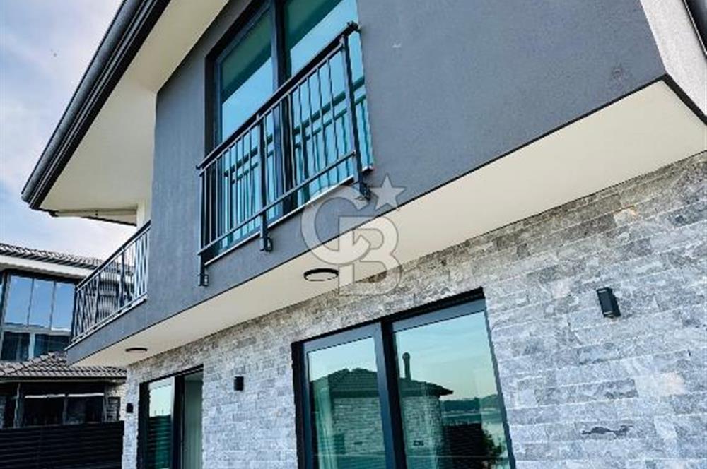 Sarıçam İlçesi Bayram Hacılı Mh.de Göl Manzaralı 4+1 Satılık Villa