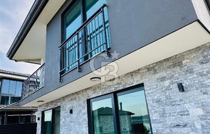 Sarıçam İlçesi Bayram Hacılı Mh.de Göl Manzaralı 4+1 Satılık Villa