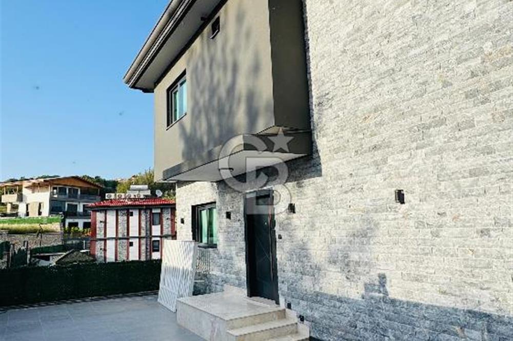 Sarıçam İlçesi Bayram Hacılı Mh.de Göl Manzaralı 4+1 Satılık Villa