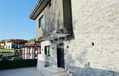 Sarıçam İlçesi Bayram Hacılı Mh.de Göl Manzaralı 4+1 Satılık Villa