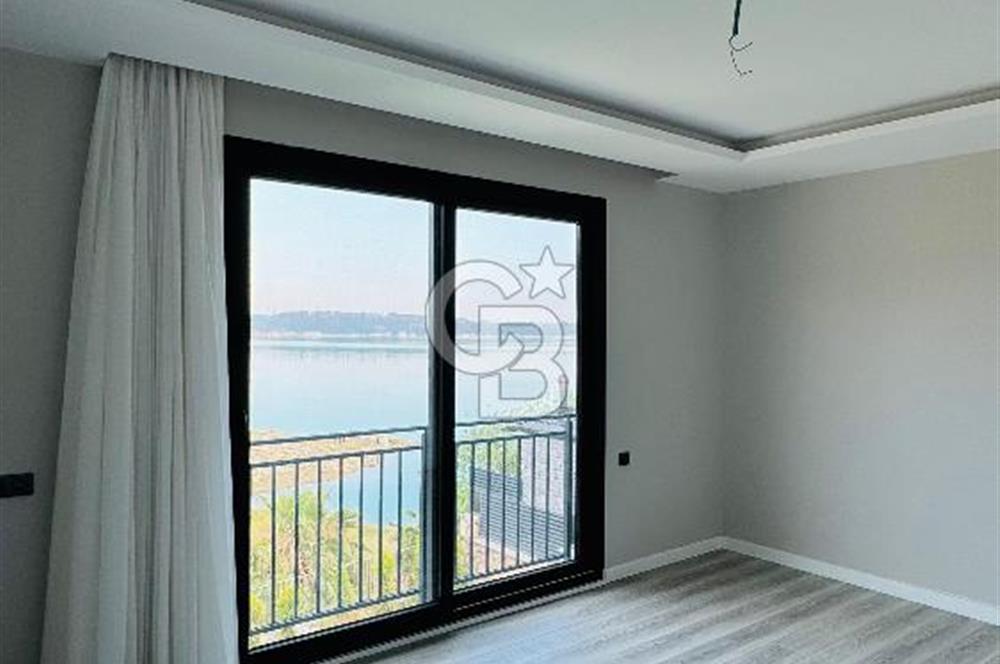 Sarıçam İlçesi Bayram Hacılı Mh.de Göl Manzaralı 4+1 Satılık Villa