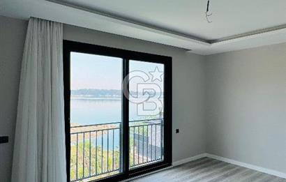 Sarıçam İlçesi Bayram Hacılı Mh.de Göl Manzaralı 4+1 Satılık Villa