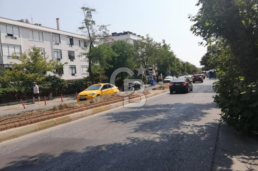 ACIBADEM  CADDESİNDE METROBÜSE YAKIN KİRALIK İŞYERİ
