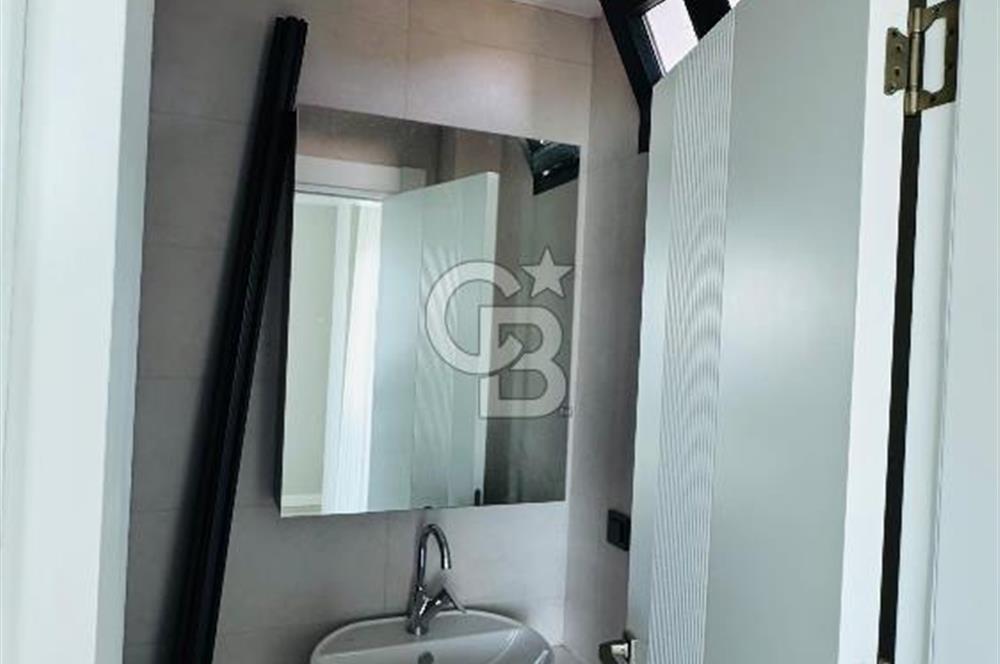 Sarıçam İlçesi Bayram Hacılı Mh.de Göl Manzaralı 4+1 Satılık Villa