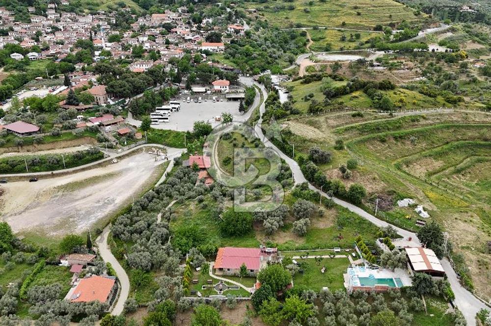 Şirince' De Devren Satılık Doğayla İç İçe Havuzlu Butik Otel