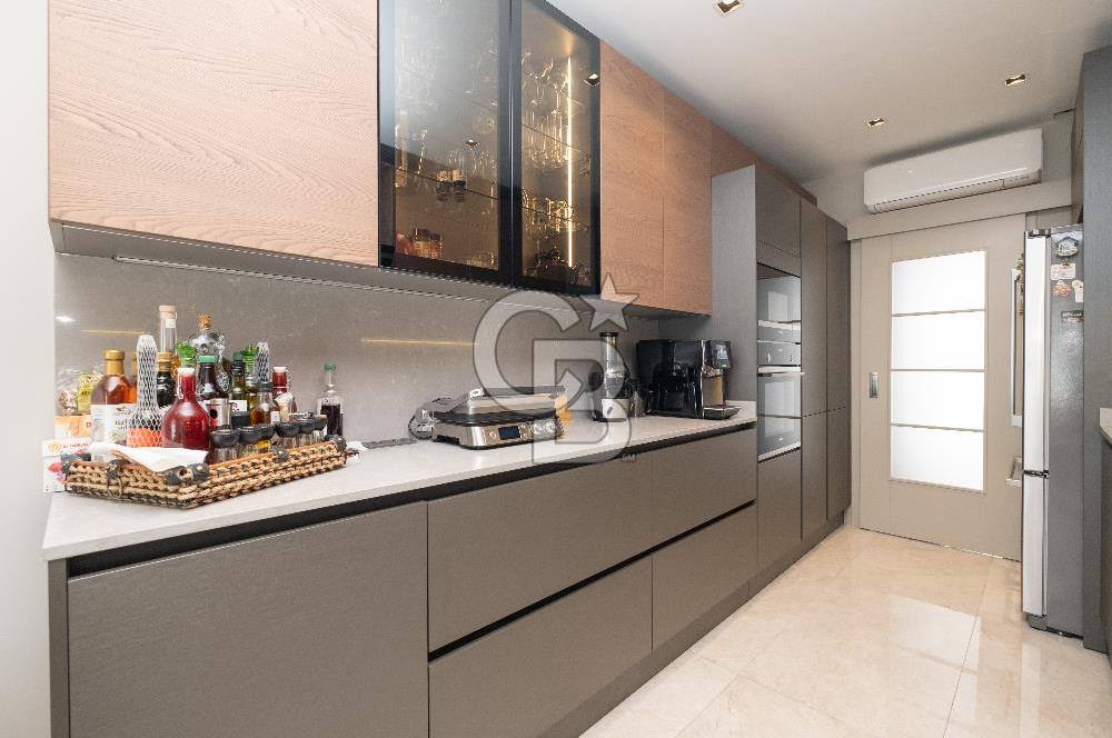 Ömerpaşa Bahariyeli Sokak'ta 5+1 Katta Tek 248m² SATILIK Daire