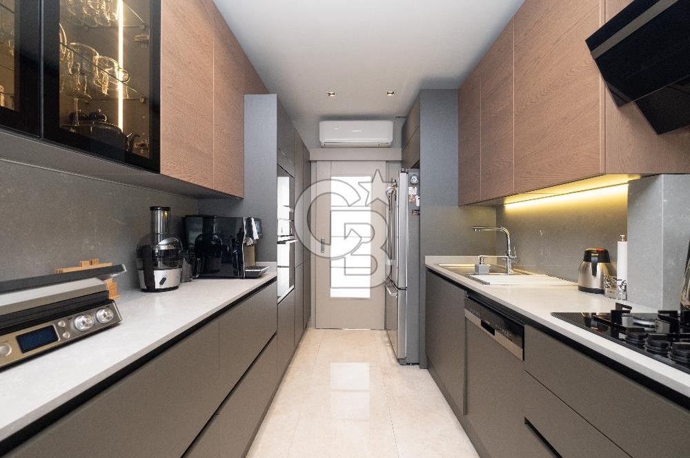 Ömerpaşa Bahariyeli Sokak'ta 5+1 Katta Tek 248m² SATILIK Daire