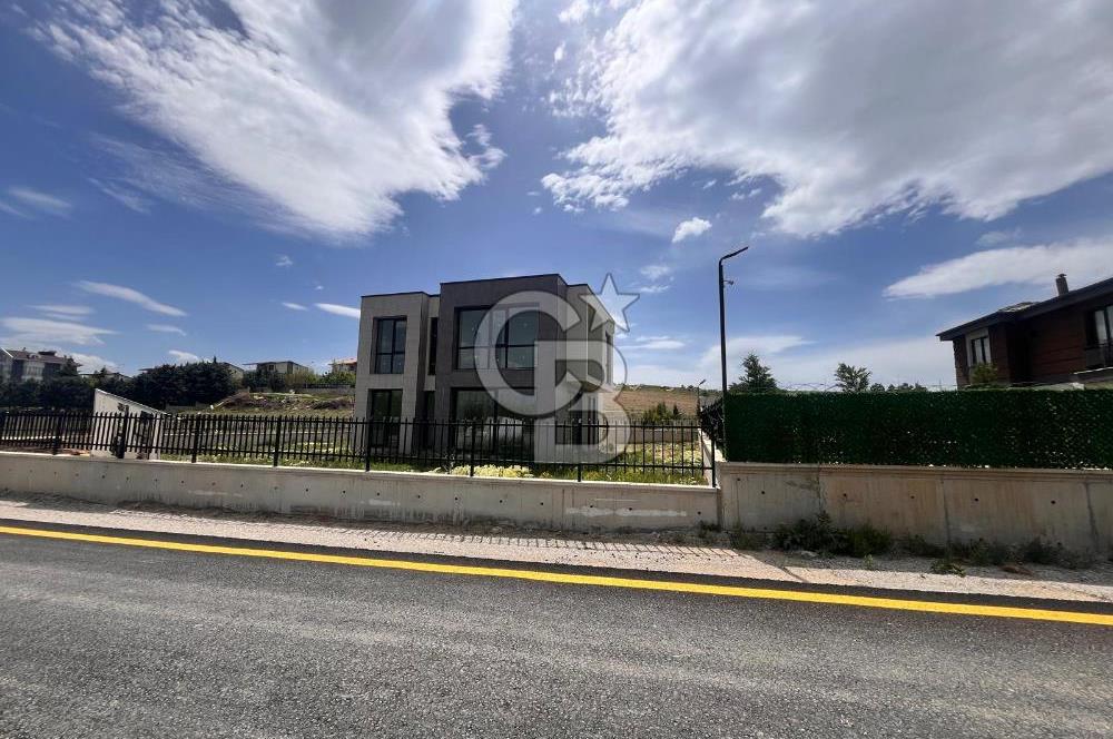 Cb Vizyon Tuğba ERKAL'dan Modern Mimari Natamam Müstakil Villa