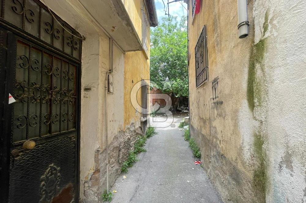 Konak Pazaryeri'nde 542 m2 Kat karşılığı Arsa
