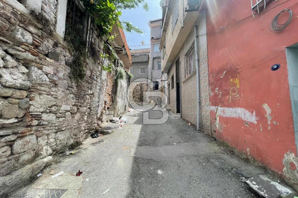 Konak Pazaryeri'nde 542 m2 Kat karşılığı Arsa
