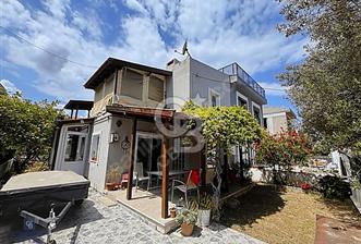 Urla Güvendik Mahallesi'nde Satılık 3+1 Dubleks Villa - Bahçeli