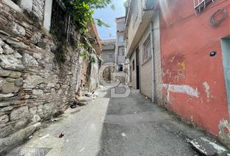 Konak Pazaryeri'nde 174 m2 Kat karşılığı Arsa