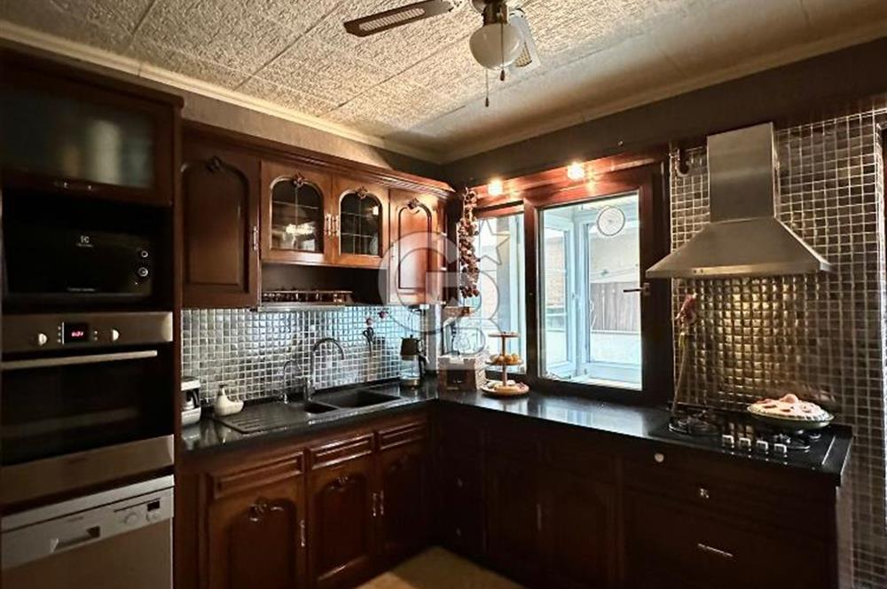 Bostanlı Yıllar Market Sokağında 3+1 Kiralık GENİŞ Daire
