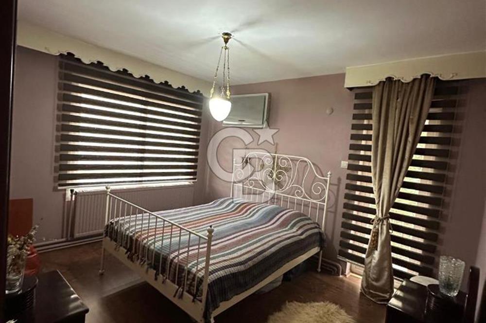 Bostanlı Yıllar Market Sokağında 3+1 Kiralık GENİŞ Daire