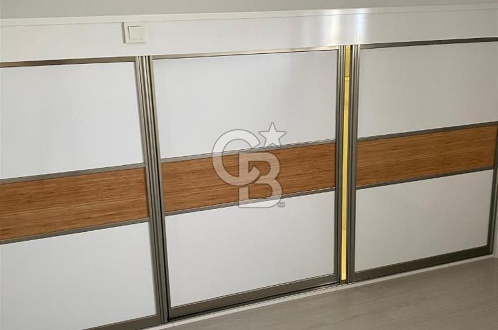 Yakacık'ta Geniş Balkonlu ve Eşyalı Kiralık Teras Daire