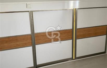 Yakacık'ta Geniş Balkonlu ve Eşyalı Kiralık Teras Daire