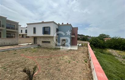 ÇANAKKALE ÇINARLI'DA DENİZ MANZARALI SATILIK VİLLA
