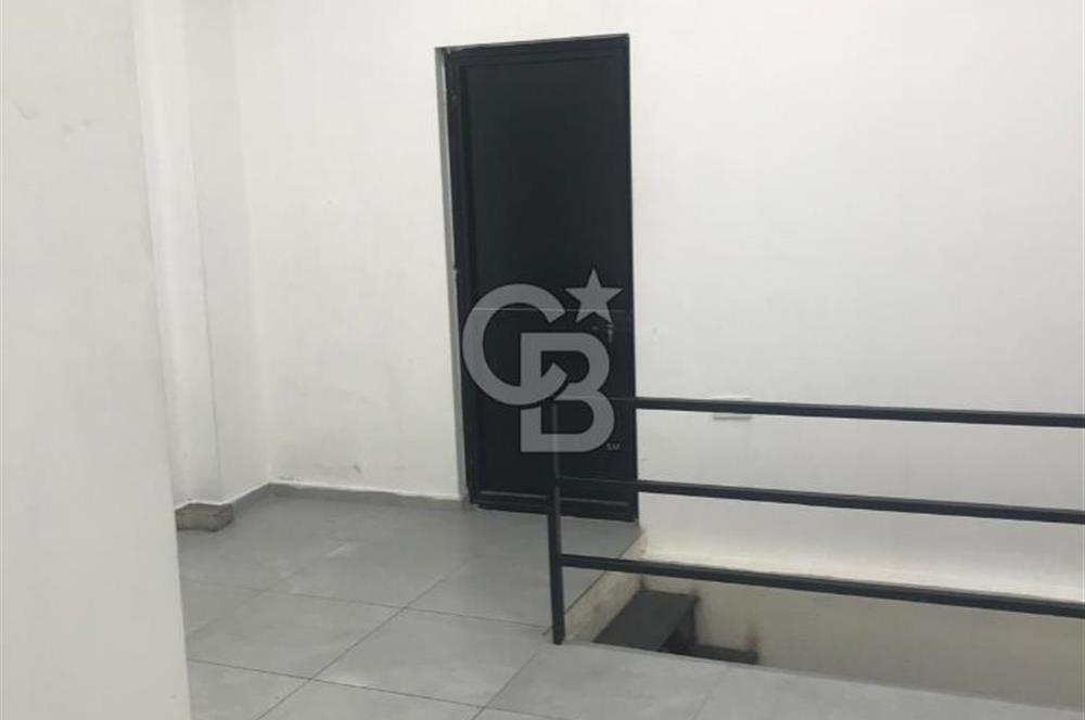 BAYRAMPAŞA İSMETPAŞA OKULLAR BÖLGESİNDE DEPOLU DÜKKAN KİRALIK