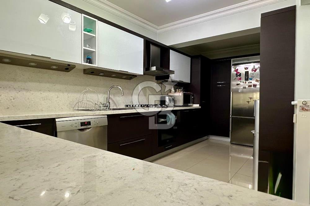 Göztepe’de 3+1 140 M2 dogalgaz ısınma sistemli Daire