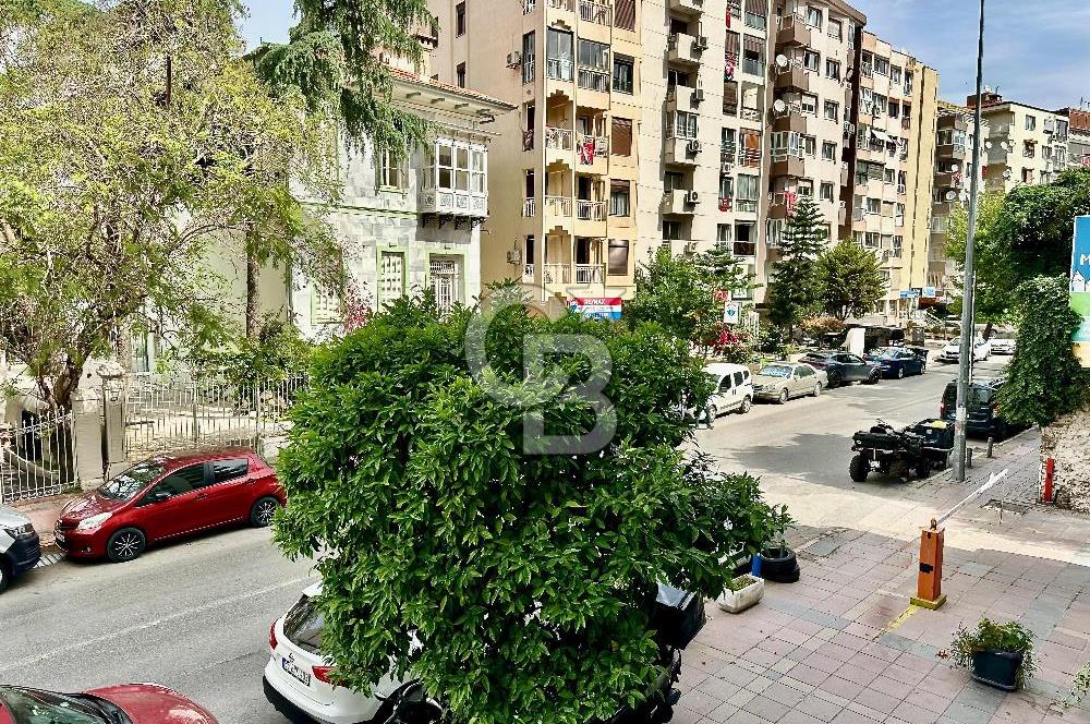Göztepe’de 3+1 140 M2 dogalgaz ısınma sistemli Daire