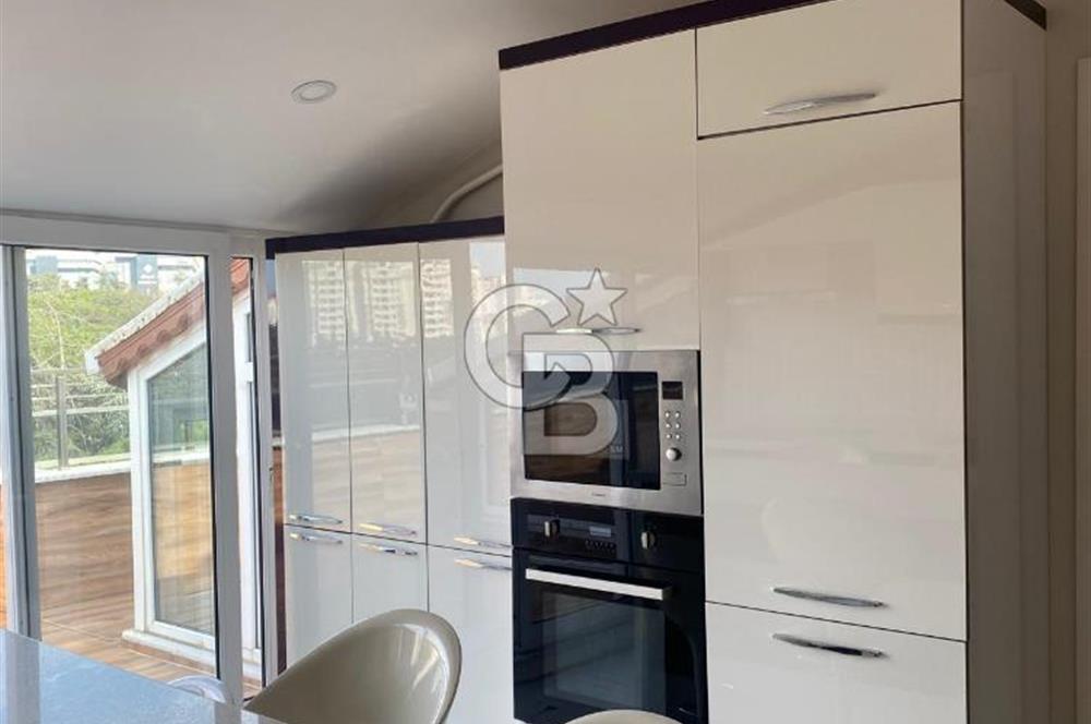 Yakacık'ta Geniş Balkonlu ve Eşyalı Kiralık Teras Daire