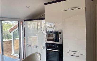 Yakacık'ta Geniş Balkonlu ve Eşyalı Kiralık Teras Daire