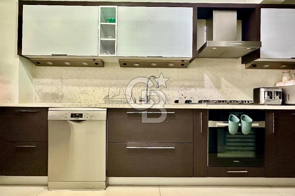 Göztepe’de 3+1 140 M2 dogalgaz ısınma sistemli Daire