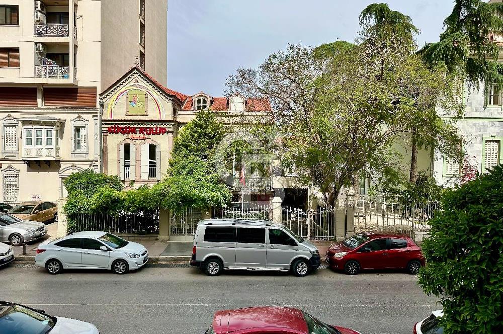 Göztepe’de 3+1 140 M2 dogalgaz ısınma sistemli Daire