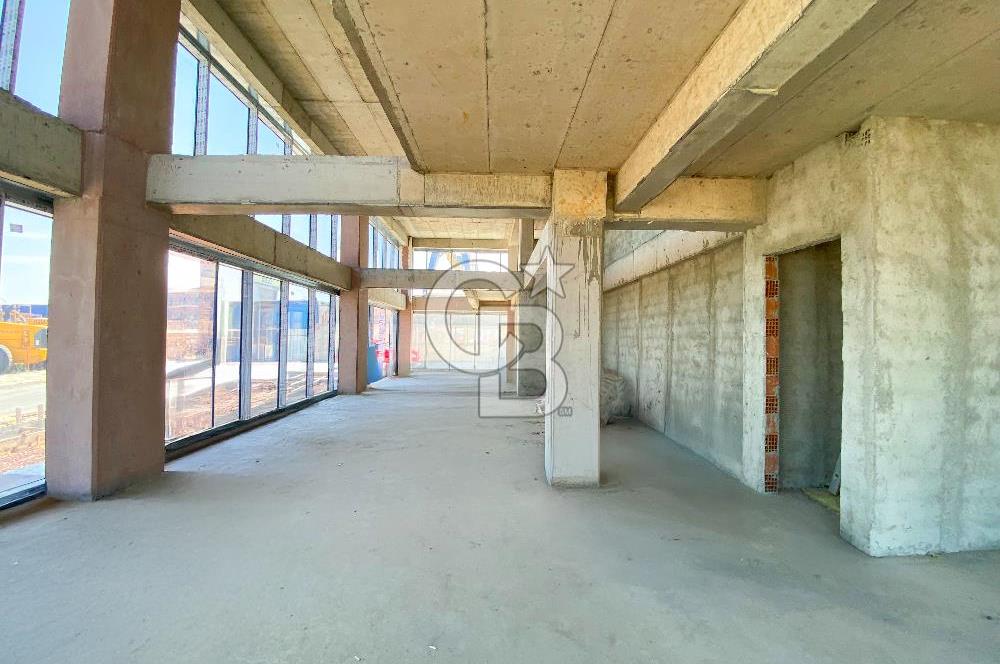 ATAŞEHİR FERHATPAŞA'DA 2.200 M2 KİRALIK PLAZA