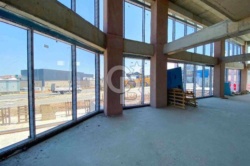 ATAŞEHİR FERHATPAŞA'DA 2.200 M2 KİRALIK PLAZA