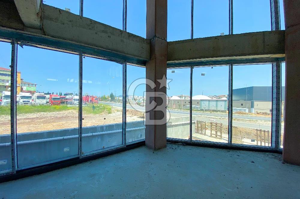 ATAŞEHİR FERHATPAŞA'DA 2.200 M2 KİRALIK PLAZA