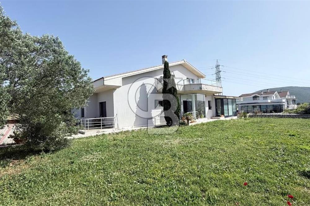 Urla Kent Sitesi'nde Full Deniz Manzaralı Köşe Satılık Villa