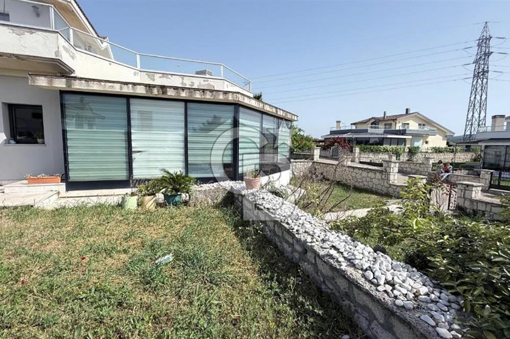 Urla Kent Sitesi'nde Full Deniz Manzaralı Köşe Satılık Villa