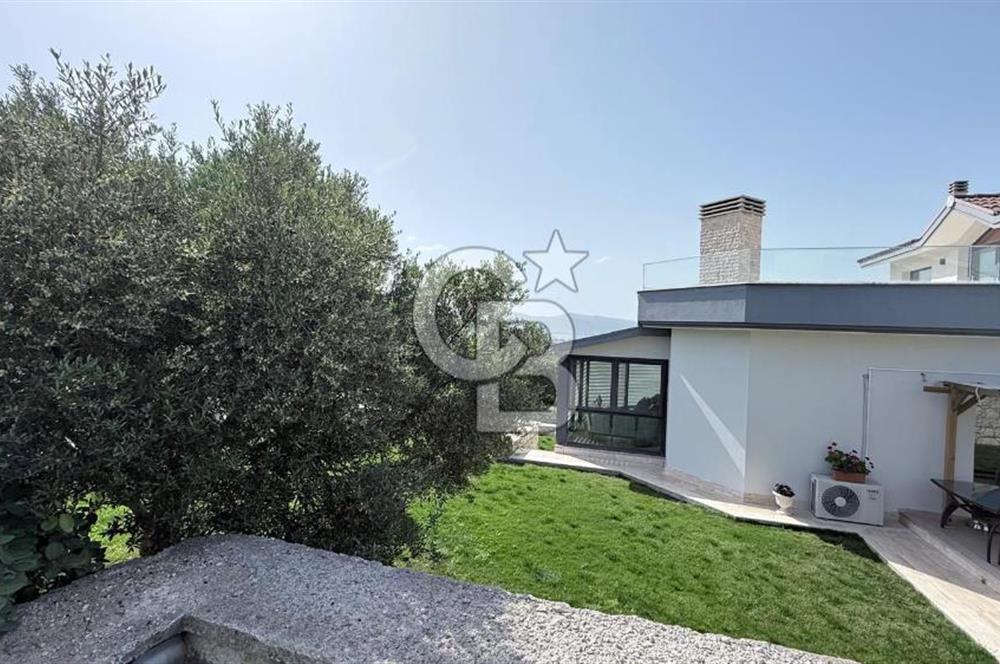 Urla Kent Sitesi'nde Full Deniz Manzaralı Köşe Satılık Villa
