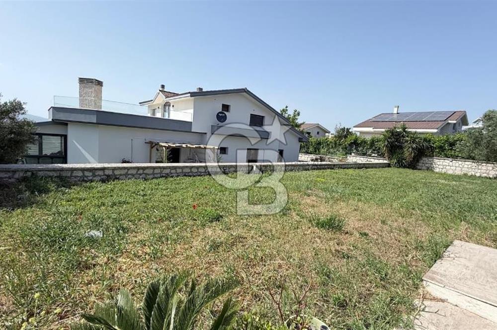 Urla Kent Sitesi'nde Full Deniz Manzaralı Köşe Satılık Villa