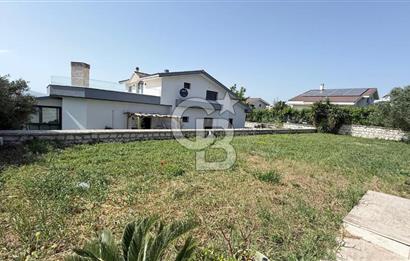 Urla Kent Sitesi'nde Full Deniz Manzaralı Köşe Satılık Villa