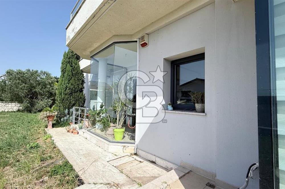 Urla Kent Sitesi'nde Full Deniz Manzaralı Köşe Satılık Villa