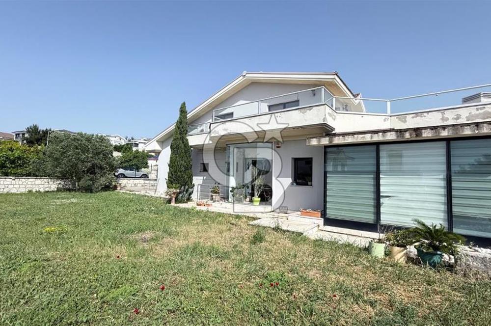 Urla Kent Sitesi'nde Full Deniz Manzaralı Köşe Satılık Villa
