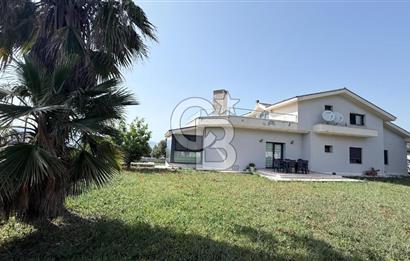 Urla Kent Sitesi'nde Full Deniz Manzaralı Köşe Satılık Villa