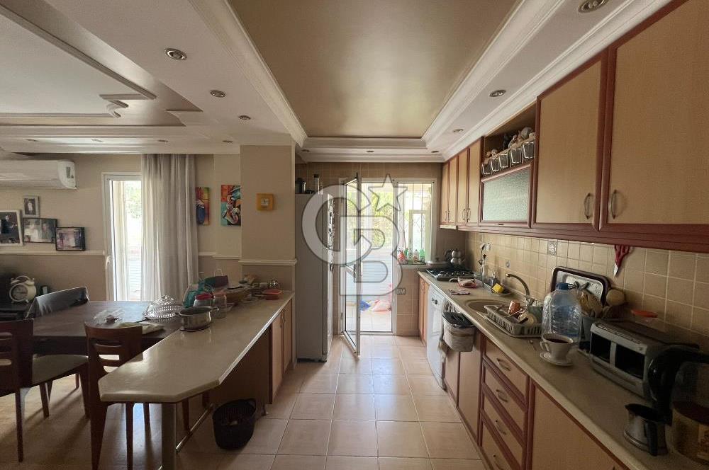 Kuşadası Merkezde Marina Yakını 3+1 Site içi Satılık Daire