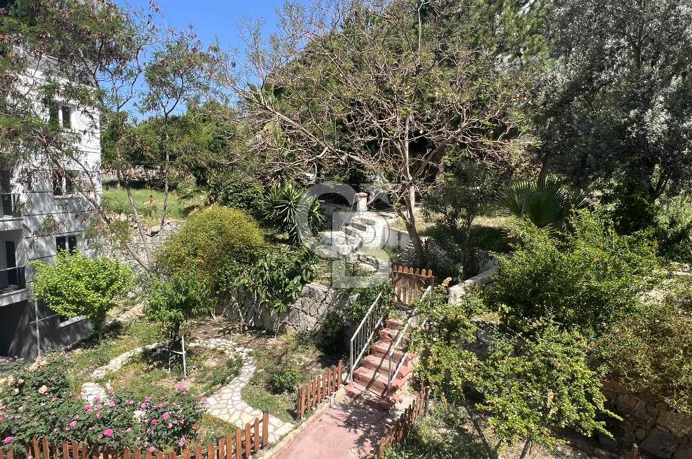 Kuşadası Merkezde Marina Yakını 3+1 Site içi Satılık Daire