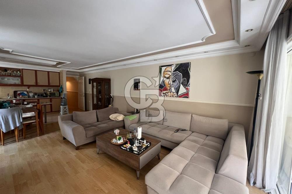 Kuşadası Merkezde Marina Yakını 3+1 Site içi Satılık Daire