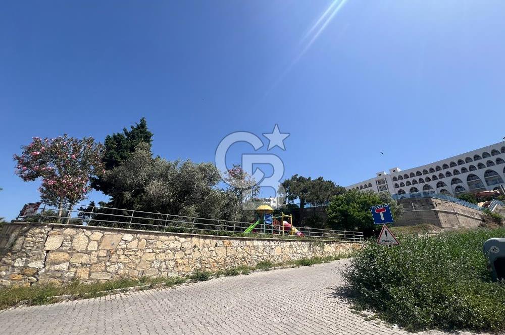 Kuşadası Merkezde Marina Yakını 3+1 Site içi Satılık Daire