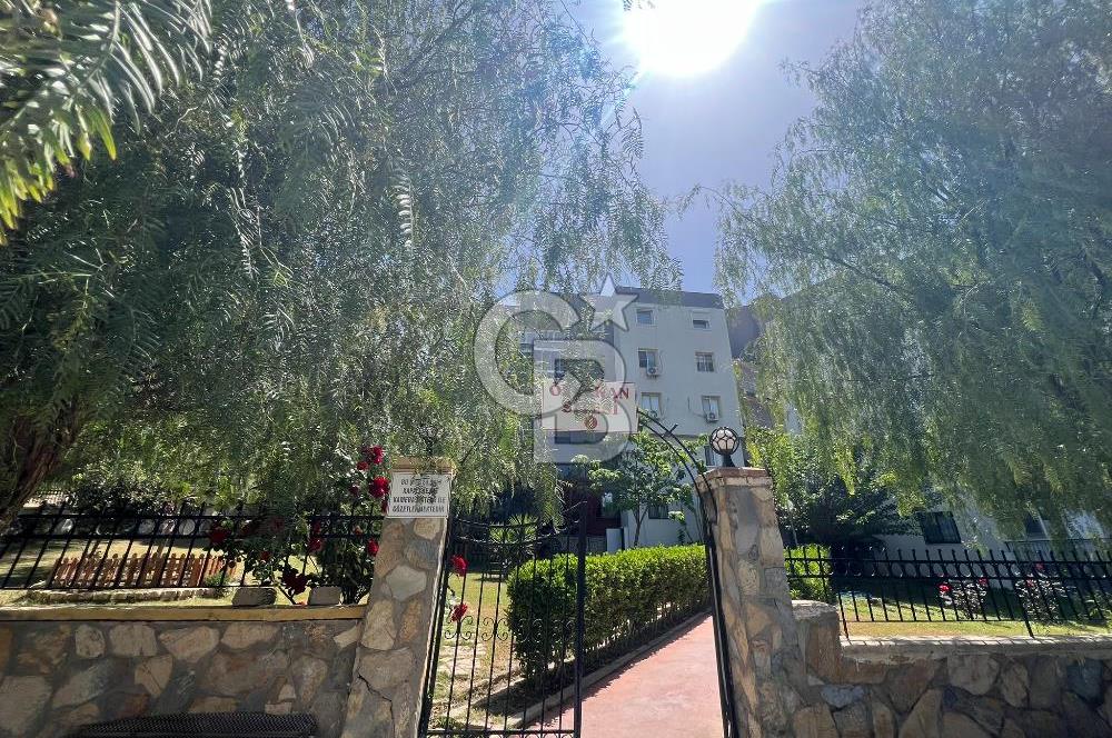 Kuşadası Merkezde Marina Yakını 3+1 Site içi Satılık Daire