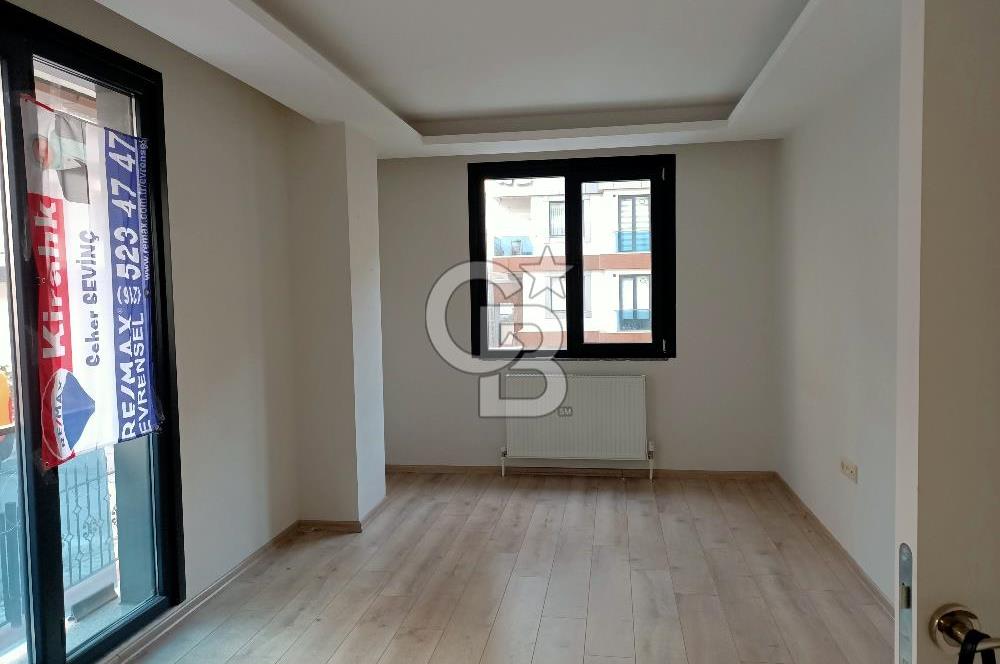 ümraniye inkılap mah. sitede 2 oda 1 salon 1 katta 85 m2 