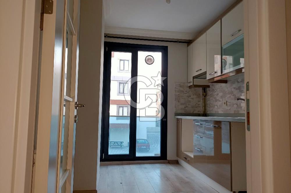 ümraniye inkılap mah. sitede 2 oda 1 salon 1 katta 85 m2 