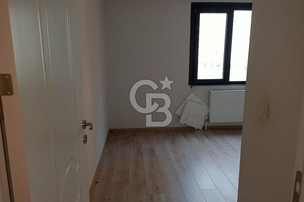 ümraniye inkılap mah. sitede 2 oda 1 salon 1 katta 85 m2 
