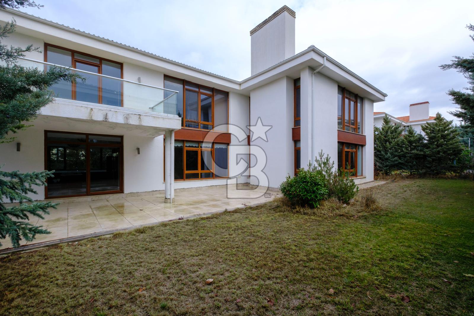 İNCEK DE TEK 980 Mt ARSA İÇİNDE 2 KATLI KÖŞE HAZIR SATILIK VİLLA