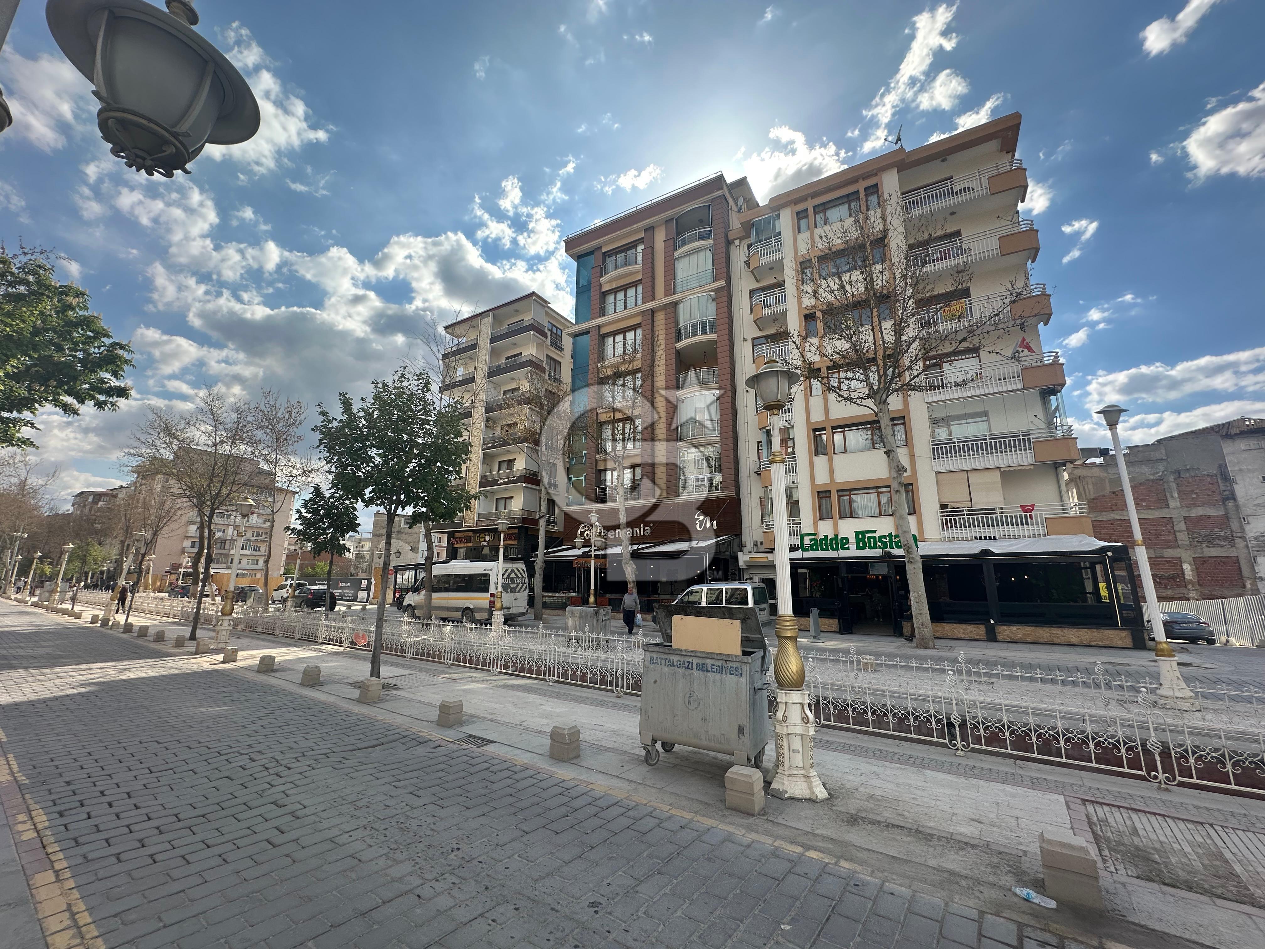 COLDWELL BANKER SAFİR'den KANALBOYU'nda SATILIK DUBLEKS DAİRE