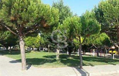 DİKİLİ GÜLKENT SİTESİNDE DENİZE YAKIN MESAFEDE VİLLA İMARLI FIRSAT ARSA